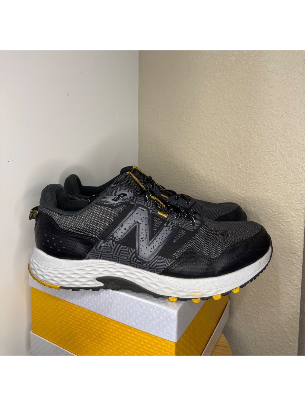 New Balance 410v8 Men’s 13 4E Extra Wide Black Gray Yellow Trail Running Shoes